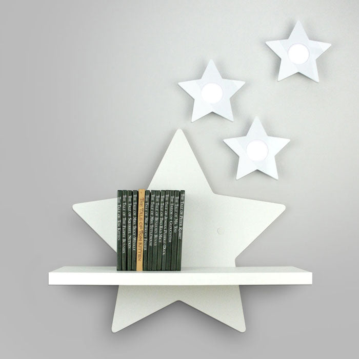 Star shaped nursery shelf in white with star asseccories.